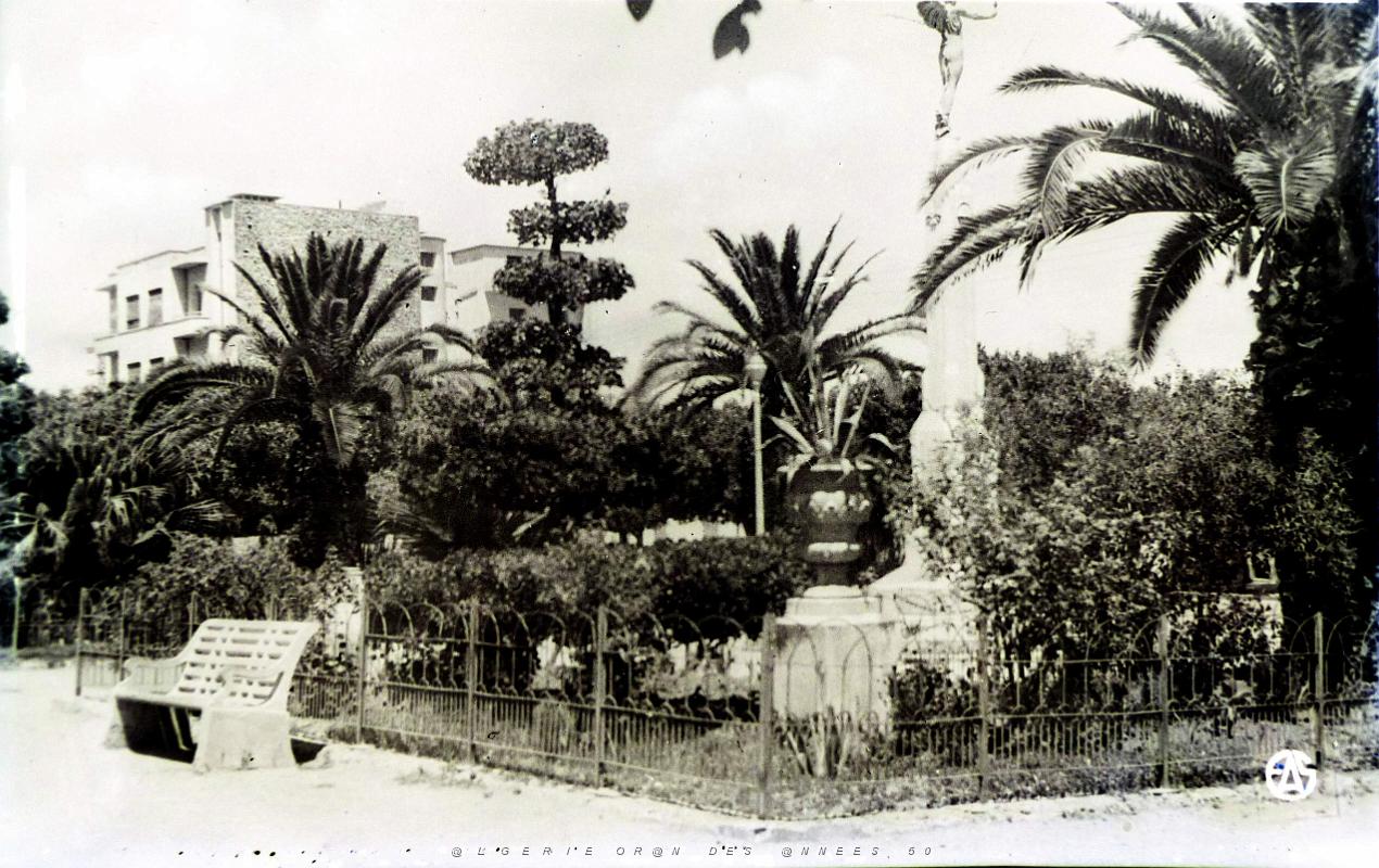 Relizane 530- Jardins de la poste  COLLECTION DES AMIS DE ND DE SANTA CRUZ.JPG